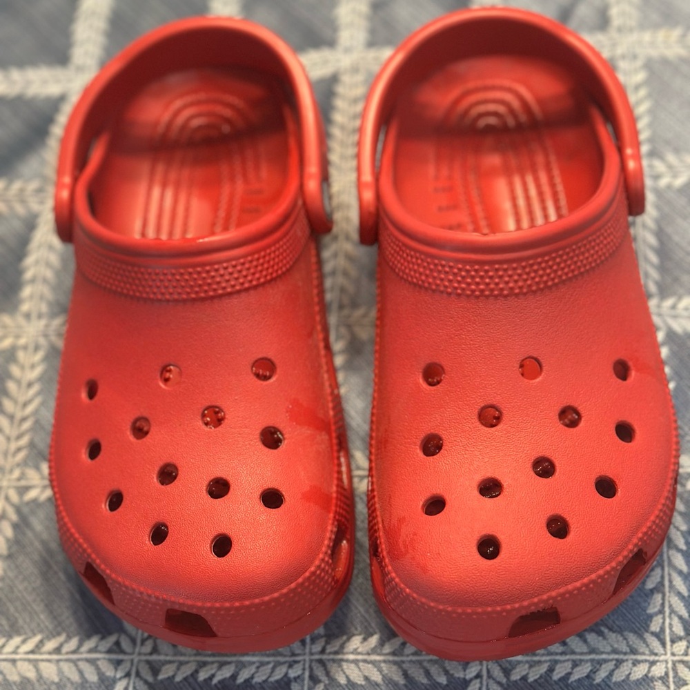Red Crocs Women’s 7 Men’s 5